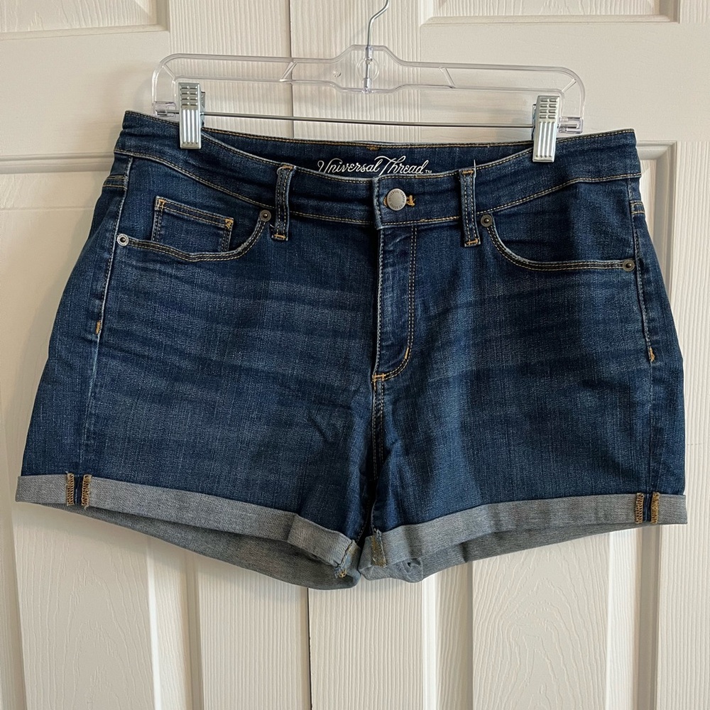 Universal Thread Women’s Medium Wash Denim Jean Shorts (sz 12)
